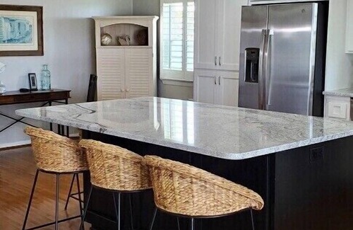 Atlantic Beach House | Biggie's Bungalow - Waterfront House with Dock