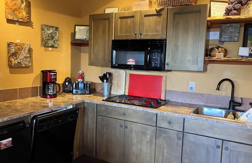 Okanagan-Similkameen Cottage | Bighorn Ridge 2-suite/1 bedroom EACH (SEPARATELY PRICED) Guest House - Bighorn Ridge 1-suite/1 bedroom Guest House