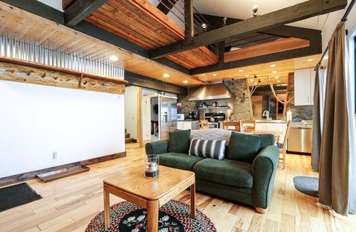 Majestic Pines Condo | Bigwood 80 Remodeled, Private Washer Dryer, Close to Eagle Lodge by RedAwning