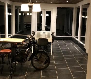 Neeroeteren House | Bij de lindeboom