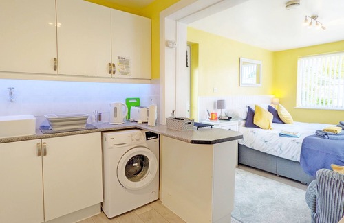 Westbourne Cottage | Bijou Haven - Emsworth - an annexe that sleeps 2 guests in 1 bedroom