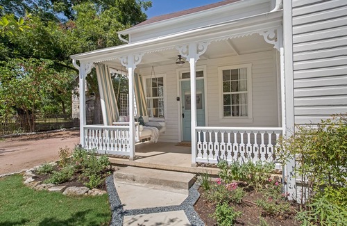 Fredericksburg Apartment | Bijou Suite Jeannine | 1/1 Condo | Private Hot Tub