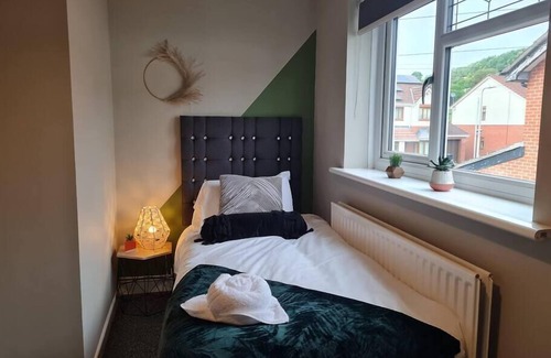 Pentrebach House | BIKE PARK WALES HOME 3 bedroom nr Brecon Beacons