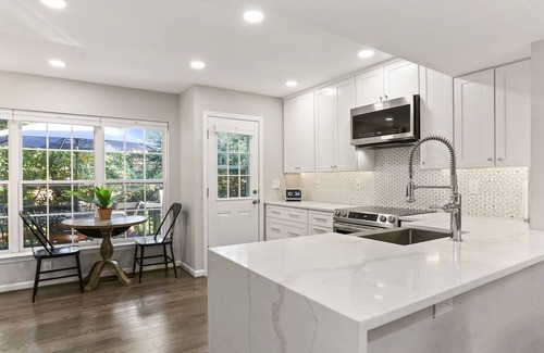 Merrifield House | Bike to Monuments, Walk to Metro