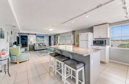 Ormond-by-the-Sea Apartment | Bike Week! Ocean view! Big rig and trailer parking! Garage!