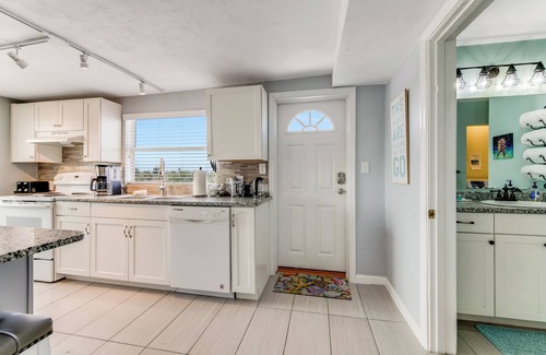 Ormond-by-the-Sea Apartment | Bike Week! Ocean view! Big rig and trailer parking! Garage!