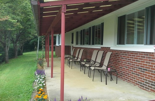 Robbinsville House | Biker Friendly, Family Friendly, Hunter & Fisherman Friendly