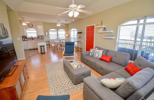 Galveston House | Bikini Bottom: Close to pool, dining, beach, pets