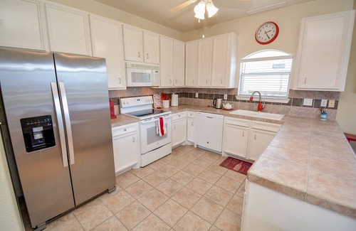 Galveston House | Bikini Bottom: Close to pool, dining, beach, pets