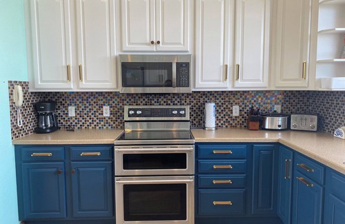 Ocracoke House | Bikini Bottom: Pool, hot tub, spacious and professionally decorated.