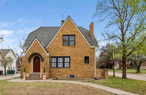 Sleepy Hollow House | Bilbos Cottage 3 bed 2 and a half bath home in College Hill