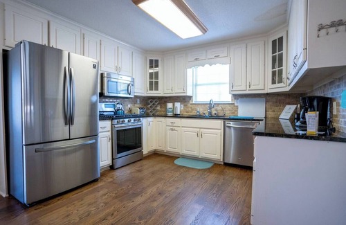 Lake Oconee House | Billiards, ping pong, foosball, and Lake Oconee waterfront.
