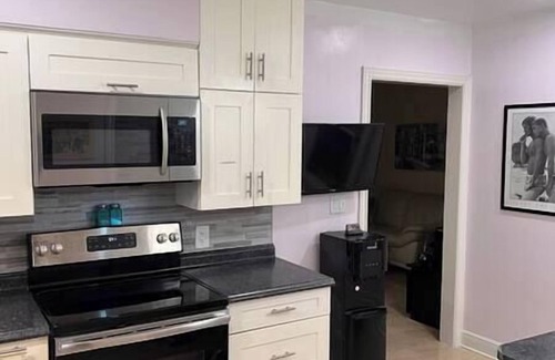 Wilton Manors House | Billy's Resort -Men only-Clothing optional-Voyeur Bungalow