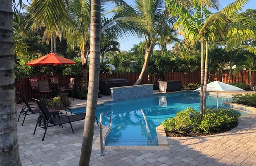 Wilton Manors House | Billy's Resort -Men only-Clothing optional-Voyeur Bungalow