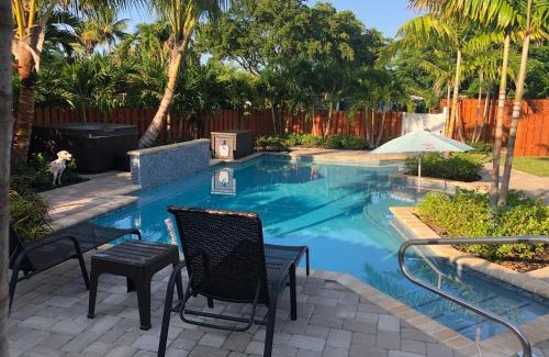 Wilton Manors House | Billy's Resort- Men Only - Solo Hombres
