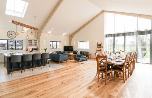 Pilning Cottage | BILSHAM MEADOWS, family friendly, luxury holiday cottage in Aust