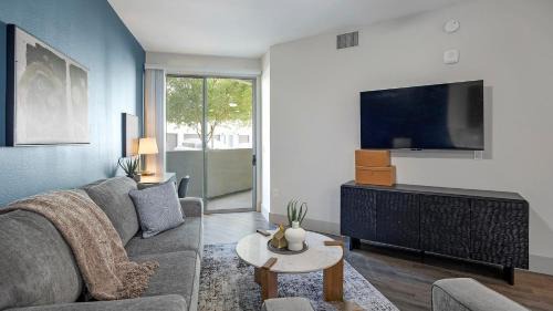 Camelback East Apartment | Biltmore Apartments by Landing