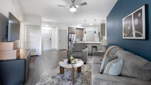 Camelback East Apartment | Biltmore Apartments by Landing