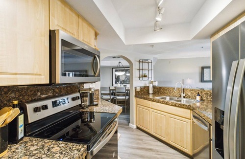 Camelback East Condo | Biltmore Bliss: Mountain Views, Dining, Spas, Golf, and Shopping Only Steps Away