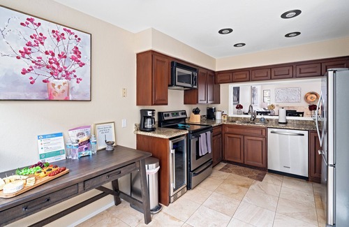 Biltmore Courts Cottage | Biltmore Bliss - Pool - Gym - Tennis/pickle Ball