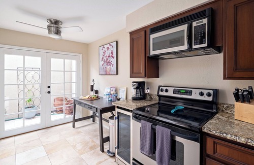 Biltmore Courts Cottage | Biltmore Bliss - Pool - Gym - Tennis/pickle Ball