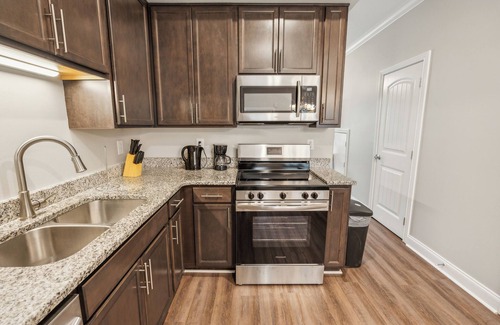 Clarksville Apartment | Biltmore Luxury 1513 #7 Townhomes l 2Bd 2 Bth