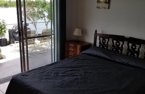 Hollywood Lakes Hotel | Bimini Motel