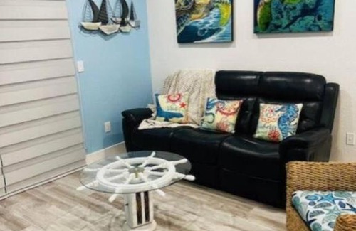 Alice Town Apartment | Bimini World Resorts Tipsy Turtle With Boatslip