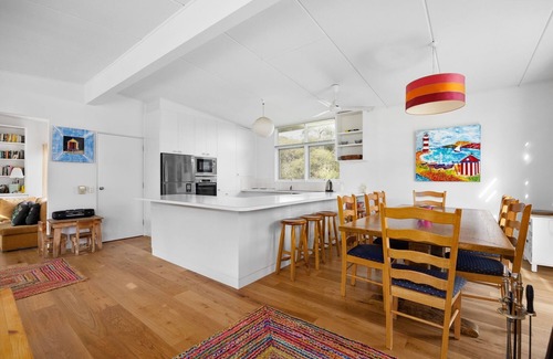 Portsea House | Binyara Cottage: 4 BR, 2 BA in Postsea, Sleeps 9