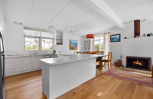 Portsea House | Binyara Cottage: 4 BR, 2 BA in Postsea, Sleeps 9