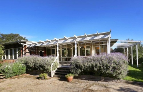 Portsea House | Binyara Cottage: 4 BR, 2 BA in Postsea, Sleeps 9