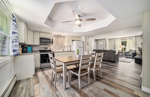 Alden House | BIRCH COTTAGE - Modern Lake House w/shared Frontage on Thayer Lake