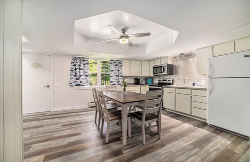 Alden House | BIRCH COTTAGE - Modern Lake House w/shared Frontage on Thayer Lake