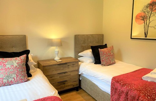 Newton Stewart Ski Chalet | Birch Lodge 21 with Hot Tub
