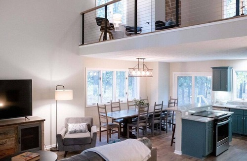 Saugatuck House | Birch Lodge - Peaceful privacy in Saugatuck