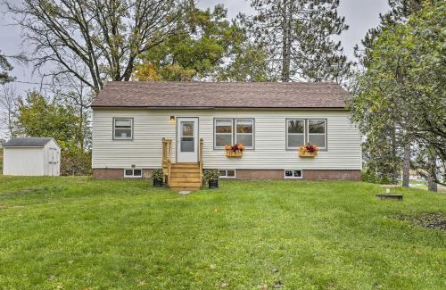 Mikana House | Birchwood Cottage with Red Cedar Lake Access!