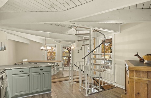 Beech Mountain House | Birchwood Ski Retreat - Sleeps 12! Close to Slopes with Mountain Views!
