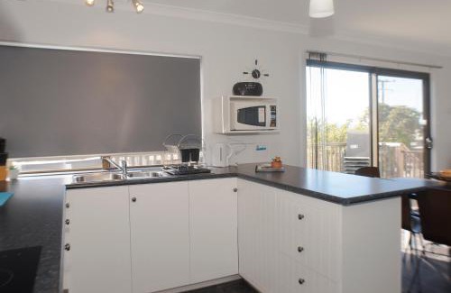 Bridport House | Bircoo Cottage Beach and Golf Getaway