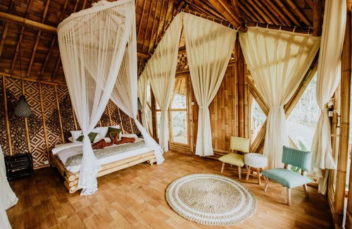 Sidemen Cabin | Bird Hills Bamboo House