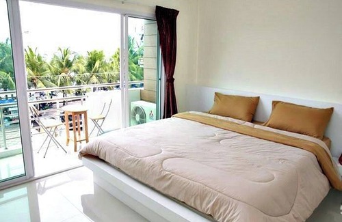 Ban Bang Saen Hotel | Bird Hotel