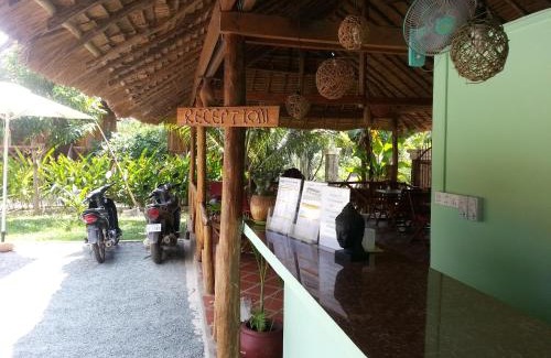 Krong Kaeb Hotel | Bird of Paradise Bungalows