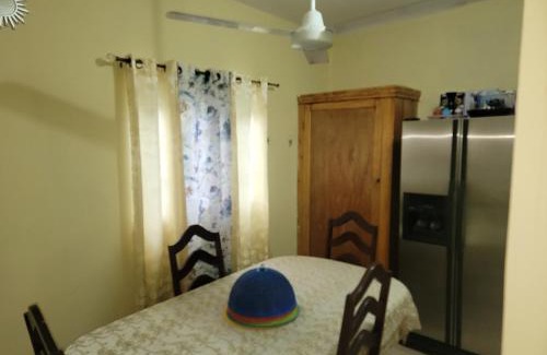 Duncans House | Bird's J Getaway