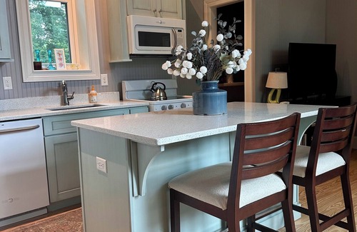 Franklin Cottage | Bird Song Guest House - Luxury Retreat in a pastoral setting - Franklin, TN