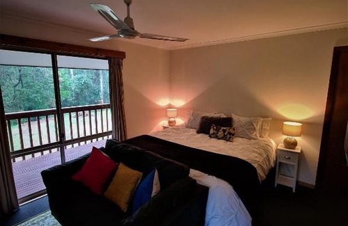 Cabbage Tree Creek Bed & Breakfast | Bird Songs Getaway Accommodation