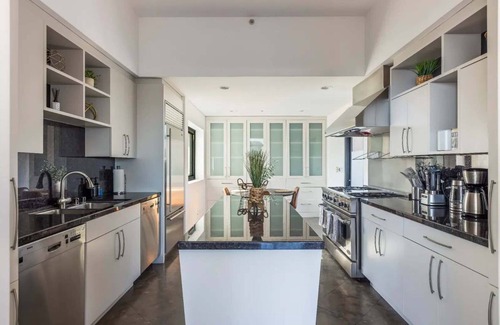 Mid-Wilshire House | Bird Street Home minutes away from Sunset Strip