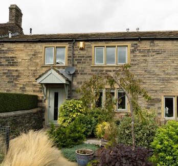 Birdsedge House | BIRDS EDGE COTTAGE - Luxury 2 Bedroom Cottage with Amazing Views, Near Holmfirth in Yorkshire