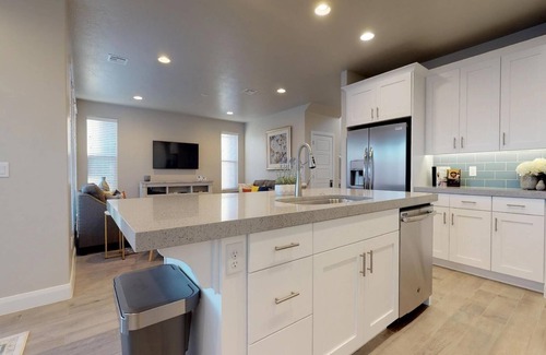 Sienna Hills House | Birds Eye View 4 Bedroom Apts by RedAwning