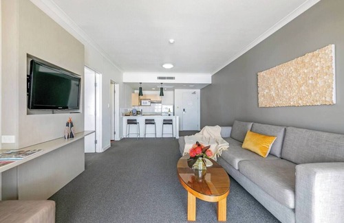 Darwin City Centre Apartment | Birds eye Views from Chic Harbourside Abode