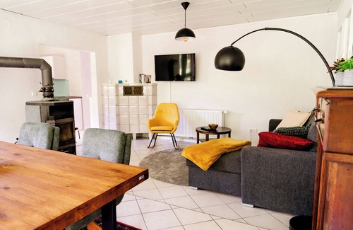Schwanheim Apartment | birds-nest vacation apartment view of Palatinate Forest fireplace dog-friendly