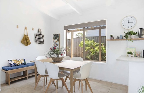 Narrawallee House | Birdsea House - Tranquil, leafy home in the heart of Narrawallee